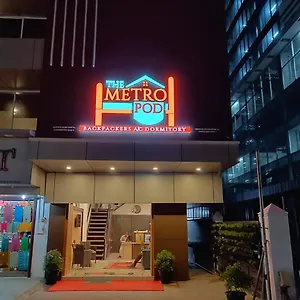 The Metro Pod - Backpackers A/c Kochi
