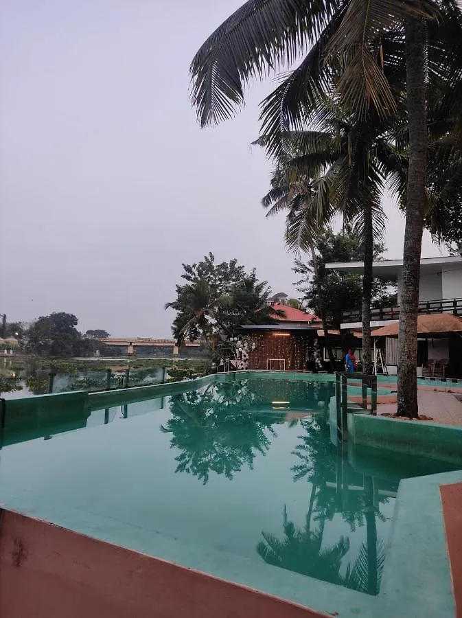 Mia Riaan Resort Kochi 3*,